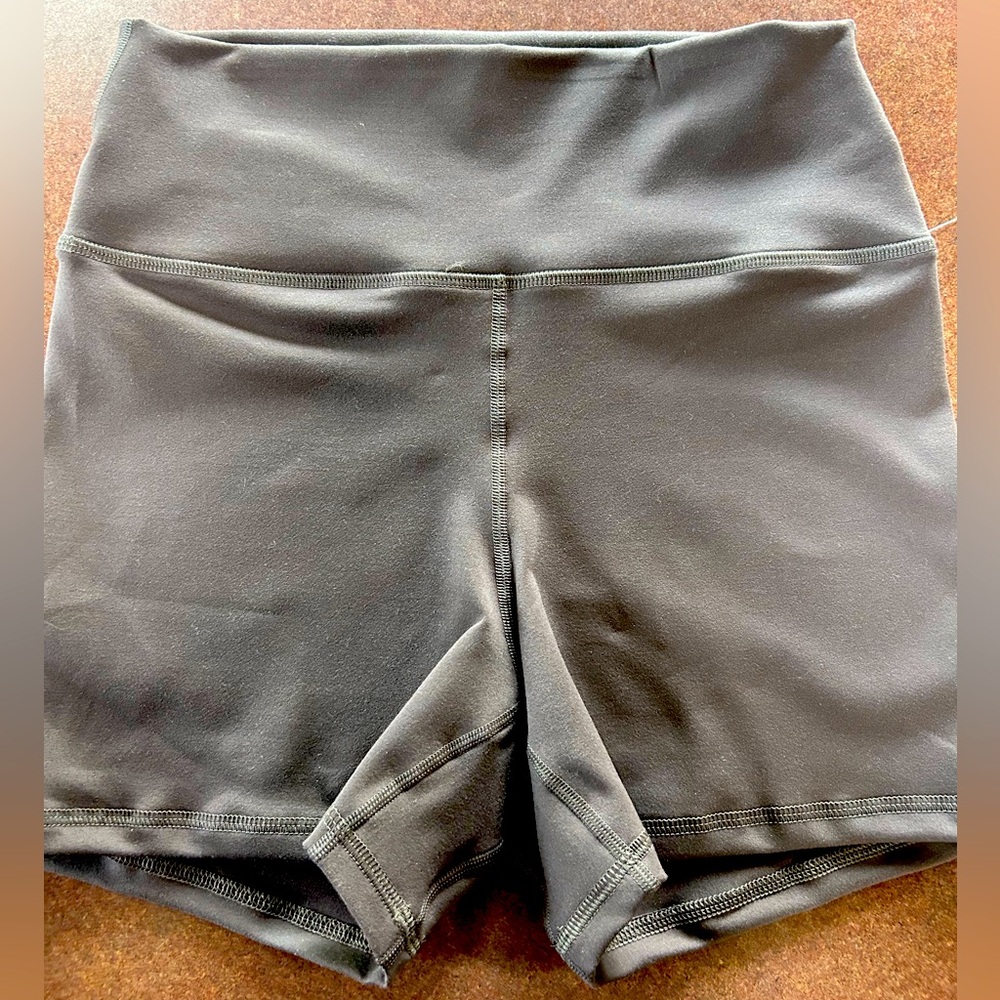 FLEO NWT Brown 4” High Rise Spandex Shorts